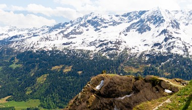 Die Alpen-Landschaft bei Andermatt