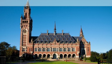 Blick auf den Friedenspalast in Den Haag