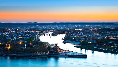 Sonnenuntergang am Deutschen Eck bei Koblenz - dem Zusammenfluß von Mosel und Rhein