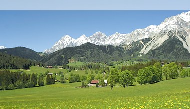 Blick über Ramsau am Dachstein