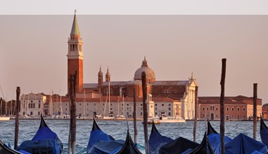 Blick auf Venedig von der Lagune aus