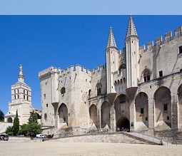 Blick auf den Papst-Palast in Avignon Blick auf den Papst-Palast in Avignon