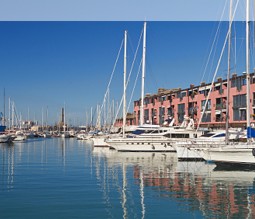 Blick auf den alten Hafen von Genua