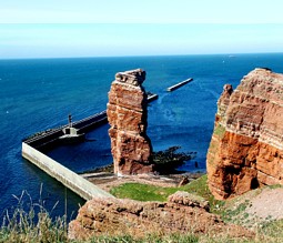 Blick auf die Lange Anna, das Wahrzeichen von Helgoland