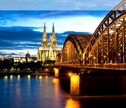 Der Rhein vor dem Kölner Dom