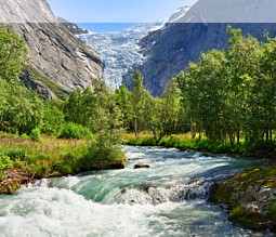 Blick auf den Briksdal Gletscher in Norwegen
