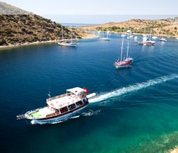 Blick auf eine Bucht in der Türkei Blick auf eine Bucht in der Türkei