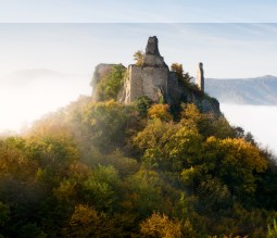 Burgruine oberhalb der Donau Burgruine oberhalb der Donau